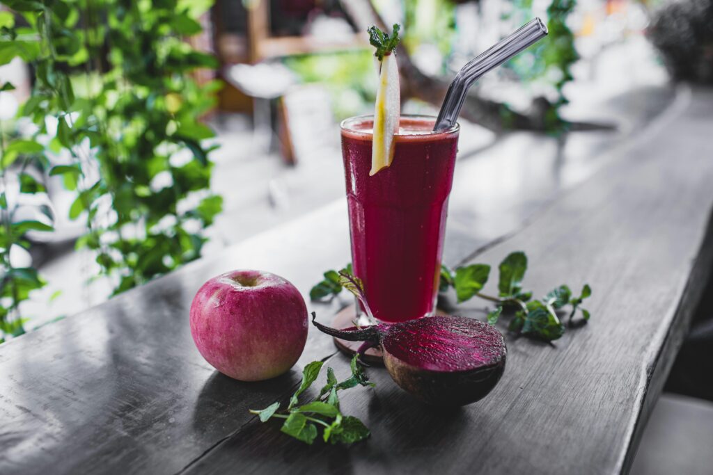 Apple and beetroot smoothie: best breakfast choices